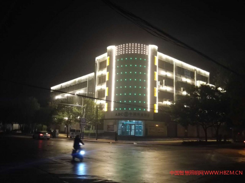 如今的無(wú)極，已然是燈火輝煌